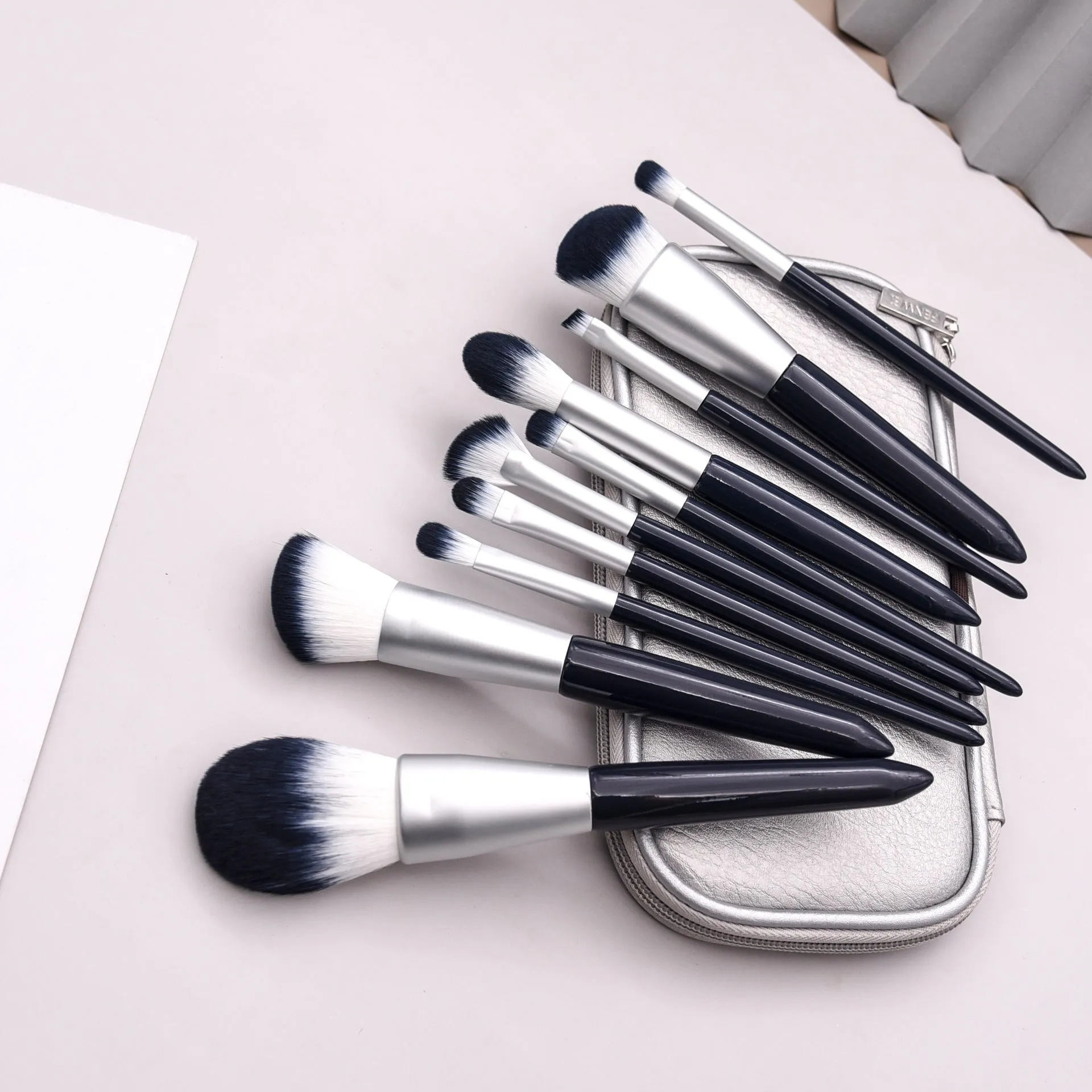 10 PCs Makeup Brushes Set Powder Brush Powder Foundation Brush Eye Shadow Brush